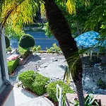 Large Luxury Studio With View In Santa Monica